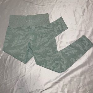 Sage green camo seamless nvgtn leggings